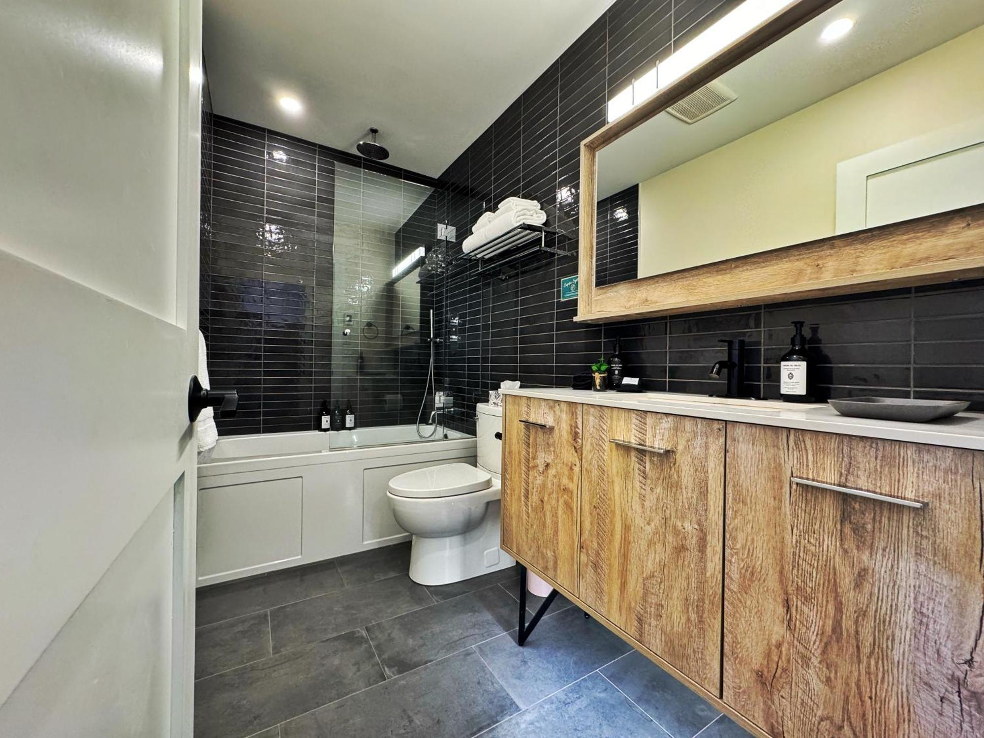 Artisan Suites On Bowen Snug Cove Extérieur photo